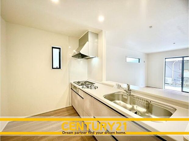 ■■広々キッチン■■大型の冷蔵庫やレンジボードもしっかり置ける広々としたキッチンスペースが大事。ゆとりある空間で作業ができるとお料理の腕も日に日に上がりそうな気がしてきます。