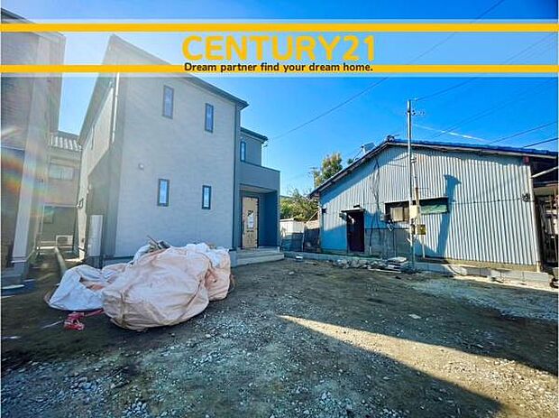 ■■駐車場■■ファミリーカーの需要が多い中、駐車場も確保いたしました。マンションとは違う敷地内駐車。ご主人様のお車のお手入れにも気合が入りますね。