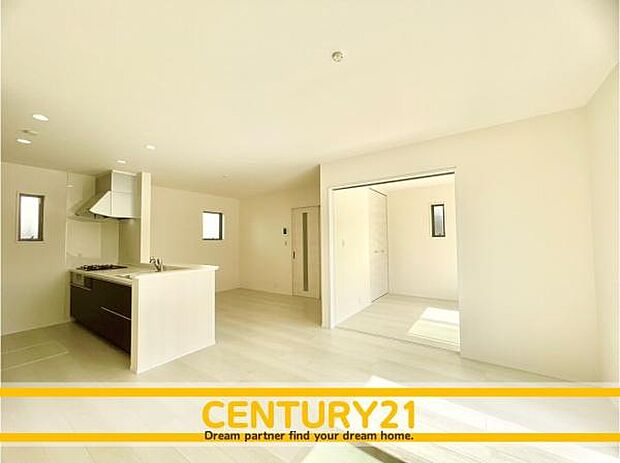 ■■家族団らんの空間■■朝は爽やかな日差しを浴びながら、家族みんなでおいしい朝食。昼下がりには読書やお昼寝でもしながらのんびりと過ごすひと時…。