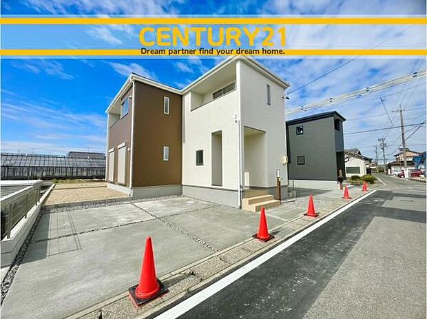 ■■駐車場■■ファミリーカーの需要が多い中、駐車場も確保いたしました。マンションとは違う敷地内駐車。ご主人様のお車のお手入れにも気合が入りますね。