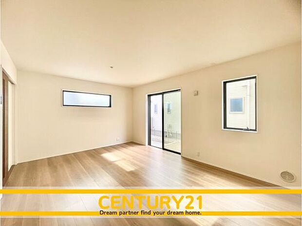 ■■家族団らんの空間■■朝は爽やかな日差しを浴びながら、家族みんなでおいしい朝食。昼下がりには読書やお昼寝でもしながらのんびりと過ごすひと時…。