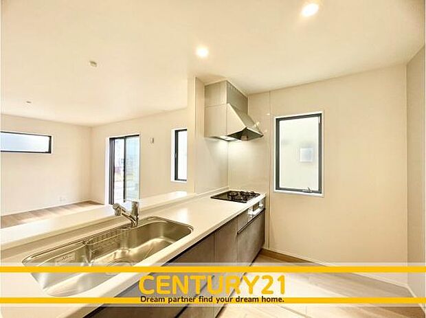 ■■広々キッチン■■大型の冷蔵庫やレンジボードもしっかり置ける広々としたキッチンスペースが大事。ゆとりある空間で作業ができるとお料理の腕も日に日に上がりそうな気がしてきます。