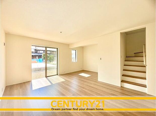 ■■家族団らんの空間■■朝は爽やかな日差しを浴びながら、家族みんなでおいしい朝食。昼下がりには読書やお昼寝でもしながらのんびりと過ごすひと時…。