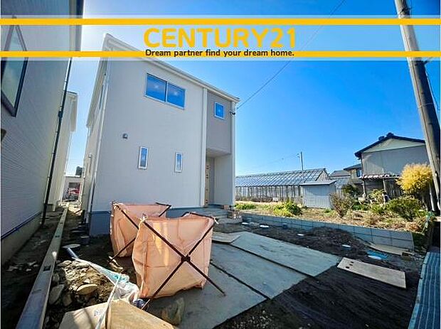 ■■駐車場■■ファミリーカーの需要が多い中、駐車場も確保いたしました。マンションとは違う敷地内駐車。ご主人様のお車のお手入れにも気合が入りますね。