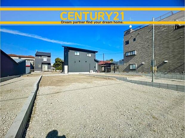 ■■駐車場■■ファミリーカーの需要が多い中、駐車場も確保いたしました。マンションとは違う敷地内駐車。ご主人様のお車のお手入れにも気合が入りますね。