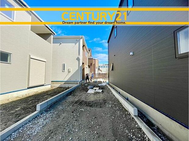 ■■駐車場■■ファミリーカーの需要が多い中、駐車場も確保いたしました。マンションとは違う敷地内駐車。ご主人様のお車のお手入れにも気合が入りますね。