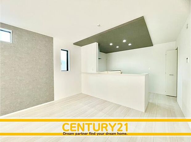 ■■ステキな時間を!■■忙しい朝でも、しっかり家族が揃って食事をして頂けるゆとりある大きさのダイニングスペース。奥様が作る手料理をカウンター越しに受けとって頂き、テーブルで囲む素敵な時間を存分に。