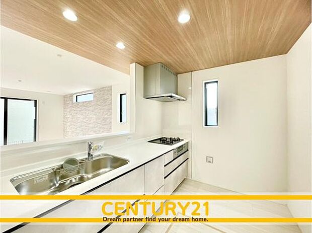 ■■広々キッチン■■大型の冷蔵庫やレンジボードもしっかり置ける広々としたキッチンスペースが大事。ゆとりある空間で作業ができるとお料理の腕も日に日に上がりそうな気がしてきます。