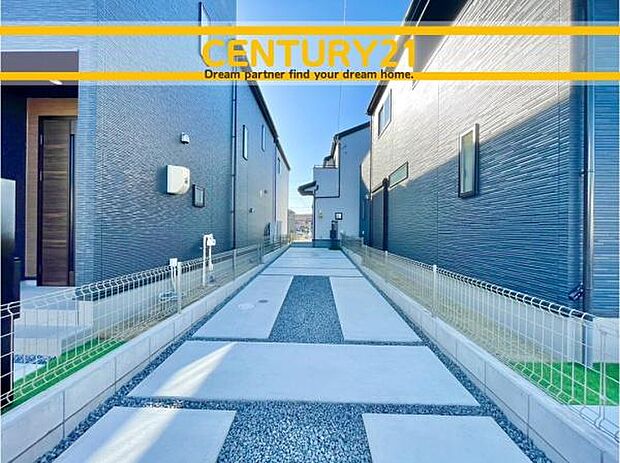 ■■駐車場■■ファミリーカーの需要が多い中、駐車場も確保いたしました。マンションとは違う敷地内駐車。ご主人様のお車のお手入れにも気合が入りますね。