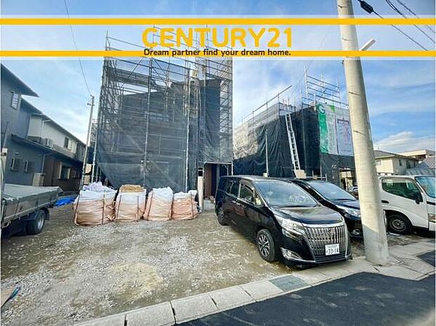 ■■駐車場■■ファミリーカーの需要が多い中、駐車場も確保いたしました。マンションとは違う敷地内駐車。ご主人様のお車のお手入れにも気合が入りますね。