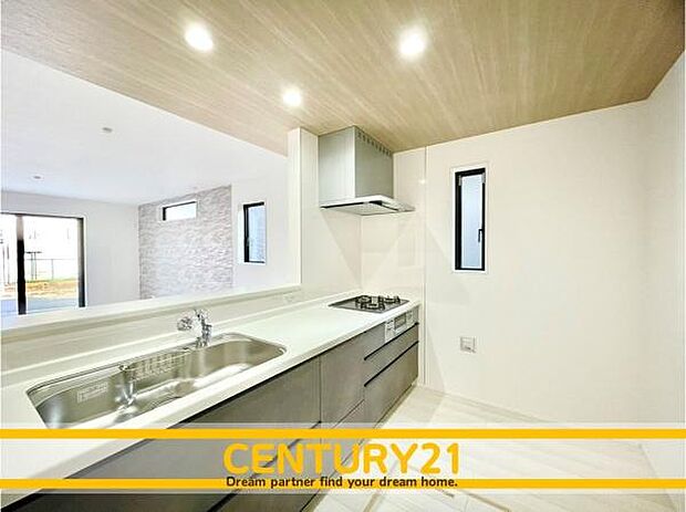 ■■広々キッチン■■大型の冷蔵庫やレンジボードもしっかり置ける広々としたキッチンスペースが大事。ゆとりある空間で作業ができるとお料理の腕も日に日に上がりそうな気がしてきます。