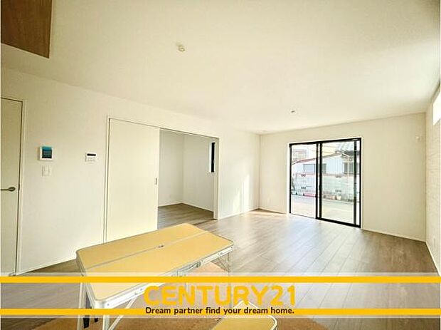 ■■家族団らんの空間■■朝は爽やかな日差しを浴びながら、家族みんなでおいしい朝食。昼下がりには読書やお昼寝でもしながらのんびりと過ごすひと時…。