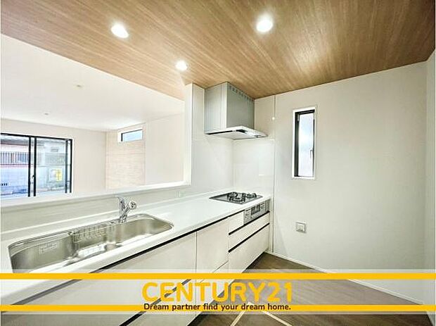 ■■広々キッチン■■大型の冷蔵庫やレンジボードもしっかり置ける広々としたキッチンスペースが大事。ゆとりある空間で作業ができるとお料理の腕も日に日に上がりそうな気がしてきます。