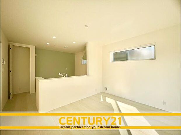 ■■ステキな時間を!■■忙しい朝でも、しっかり家族が揃って食事をして頂けるゆとりある大きさのダイニングスペース。奥様が作る手料理をカウンター越しに受けとって頂き、テーブルで囲む素敵な時間を存分に。