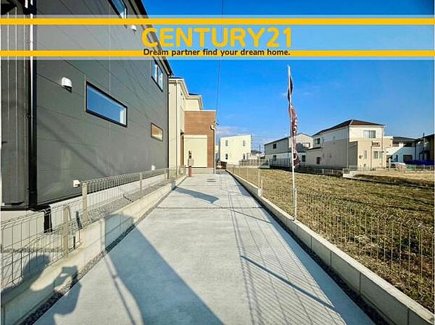 ■■駐車場■■ファミリーカーの需要が多い中、駐車場も確保いたしました。マンションとは違う敷地内駐車。ご主人様のお車のお手入れにも気合が入りますね。