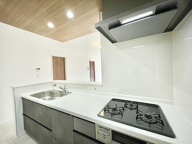 ■■キッチン■■家族や友人と味わう料理。会話を楽しみながら作りたいものですね。