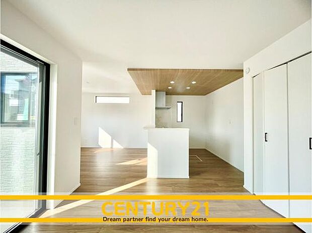 ■■憩いのリビング■■くつろぎを愉しむリビングルームは憩いの場となります。リビングとダイニングの空間機能を活かし、巧みに使い分ける発想が、ライフスタイルに新しいゆとりをもたらします。