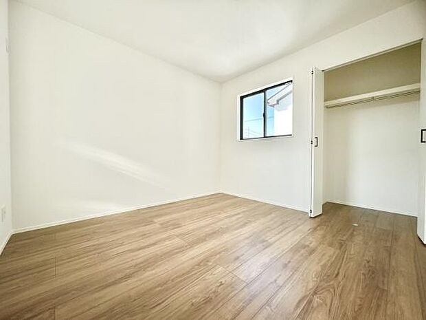 ■■明るい居室■■温もりある自然光を感じていただける居室です。※現地写真を一部加工しています。実際の室内状況は現況優先となります。