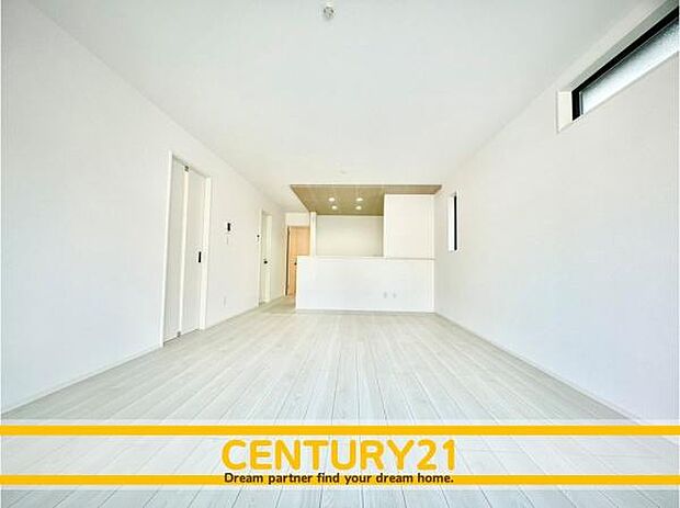 ■■憩いのリビング■■くつろぎを愉しむリビングルームは憩いの場となります。リビングとダイニングの空間機能を活かし、巧みに使い分ける発想が、ライフスタイルに新しいゆとりをもたらします。