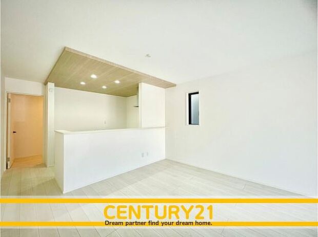 ■■ステキな時間を!■■忙しい朝でも、しっかり家族が揃って食事をして頂けるゆとりある大きさのダイニングスペース。奥様が作る手料理をカウンター越しに受けとって頂き、テーブルで囲む素敵な時間を存分に。