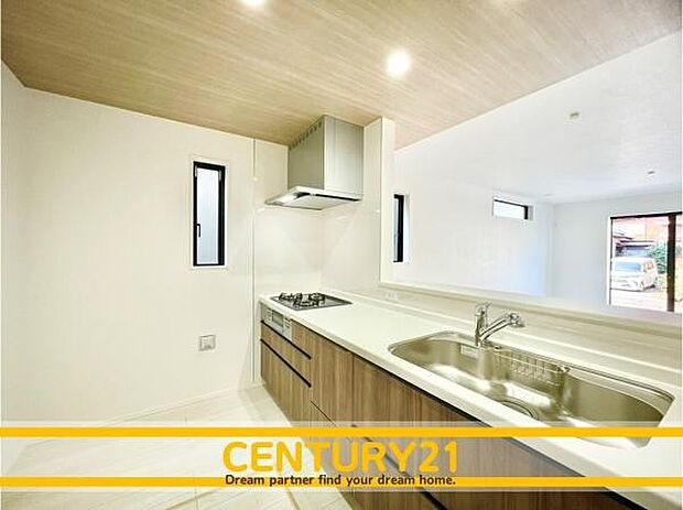 ■■広々キッチン■■大型の冷蔵庫やレンジボードもしっかり置ける広々としたキッチンスペースが大事。ゆとりある空間で作業ができるとお料理の腕も日に日に上がりそうな気がしてきます。