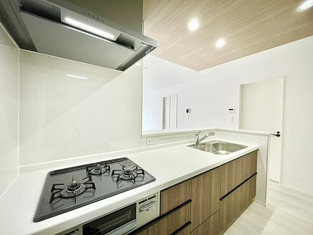 ■■キッチン■■家族や友人と味わう料理。会話を楽しみながら作りたいものですね。