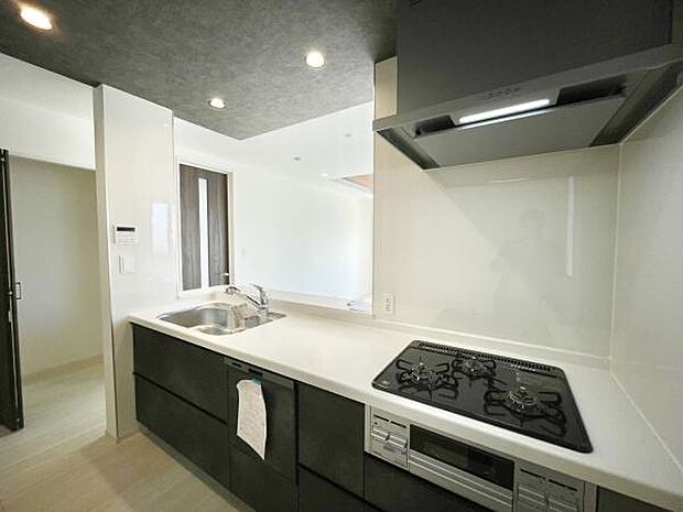 ■■キッチン■■家族や友人と味わう料理。会話を楽しみながら作りたいものですね。