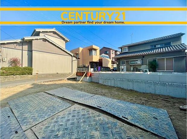 ■■駐車場■■ファミリーカーの需要が多い中、駐車場も確保いたしました。マンションとは違う敷地内駐車。ご主人様のお車のお手入れにも気合が入りますね。