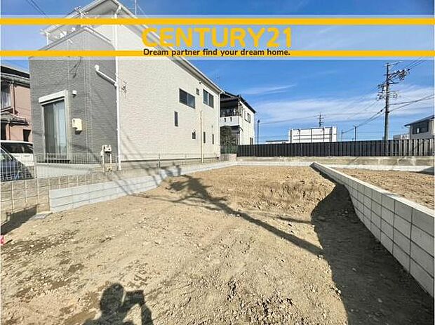 ■■駐車場■■ファミリーカーの需要が多い中、駐車場も確保いたしました。マンションとは違う敷地内駐車。ご主人様のお車のお手入れにも気合が入りますね。