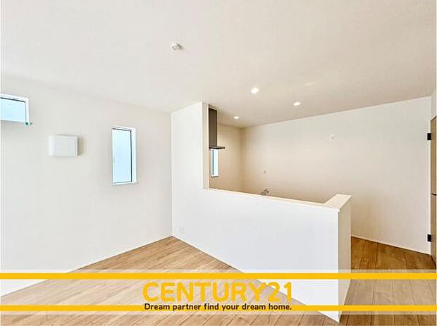 ■■ステキな時間を！■■忙しい朝でも、しっかり家族が揃って食事をして頂けるゆとりある大きさのダイニングスペース。奥様が作る手料理をカウンター越しに受けとって頂き、テーブルで囲む素敵な時間を存分に。