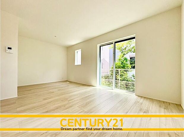 ■■家族団らんの空間■■朝は爽やかな日差しを浴びながら、家族みんなでおいしい朝食。昼下がりには読書やお昼寝でもしながらのんびりと過ごすひと時…。