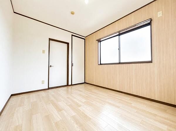 2面採光で室内明るいです。