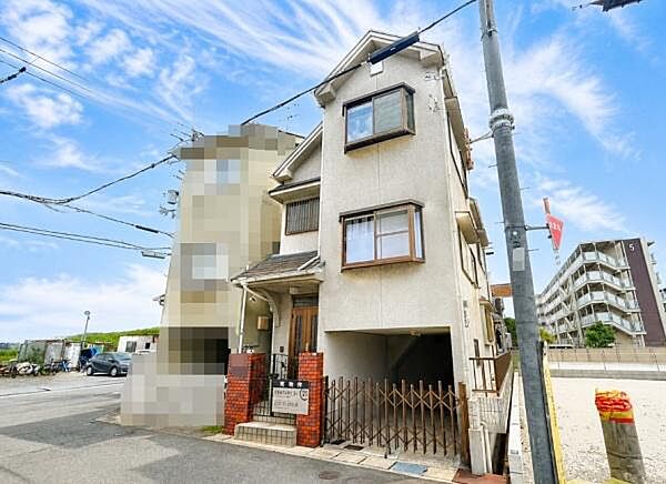駅まで徒歩で10分圏内です。