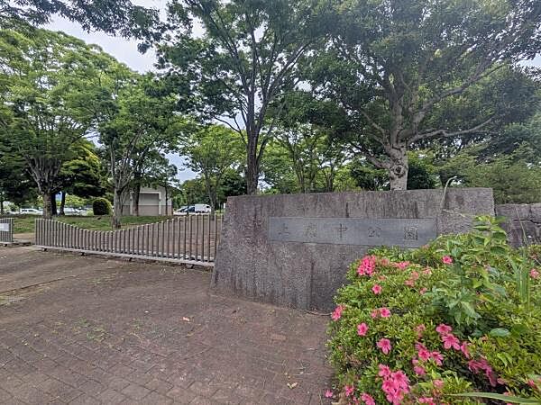 上府中公園まで4593m、富士山が見える公園。遊び場と野球場を完備。毎月かみいちというフリーマーケットが開催されています♪