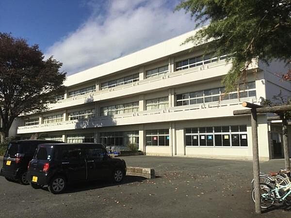 大井町立大井小学校まで557m