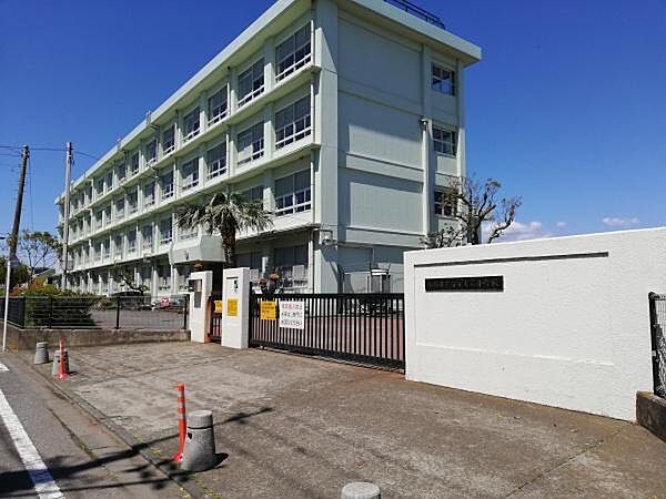 平塚市立なでしこ小学校まで457m