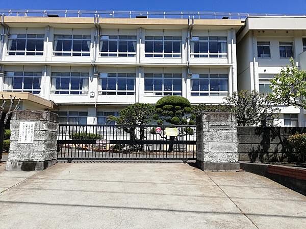 平塚市立浜岳中学校まで1328m