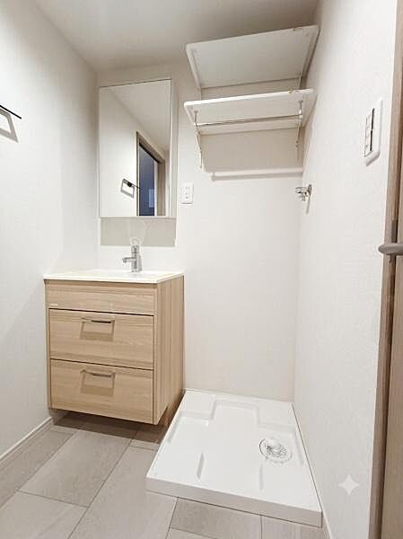洗面化粧台と洗濯機置場