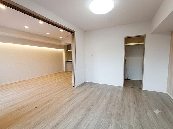 扉を開ければリビングと一体感が出て開放的な空間へ！