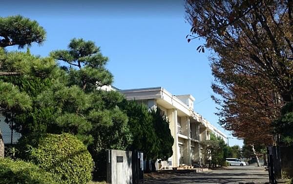 平塚市立江陽中学校まで813m