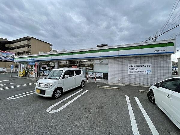 ファミリーマート八尾春日町店まで362m