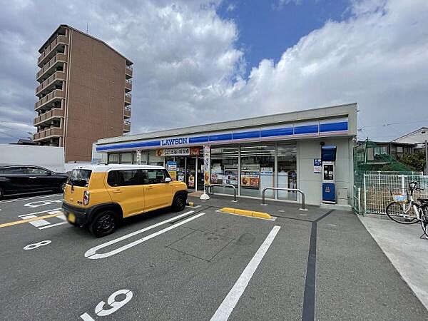ローソン八尾美園町一丁目店まで180m