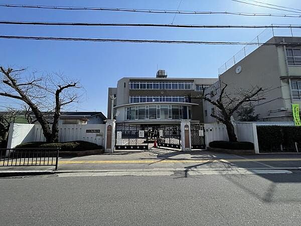 八尾市立南山本小学校まで921m