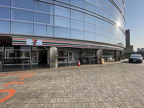 セブンイレブン八尾南駅前店まで427m