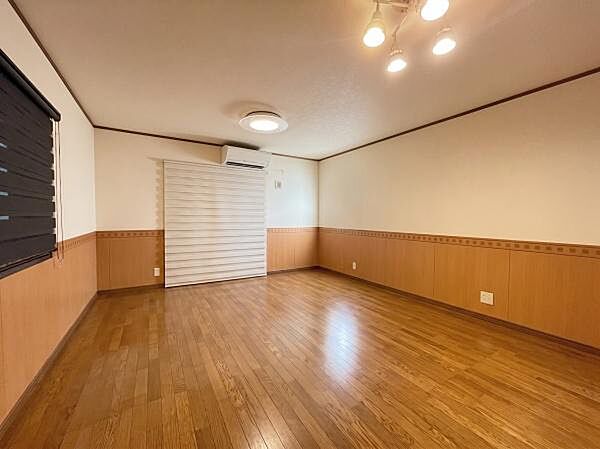 AI加工により家具を消去した画像です。コンセント等の細部設備、壁・床の汚れ、傷など一部描写されていない箇所がございますので、あらかじめご了承ください。