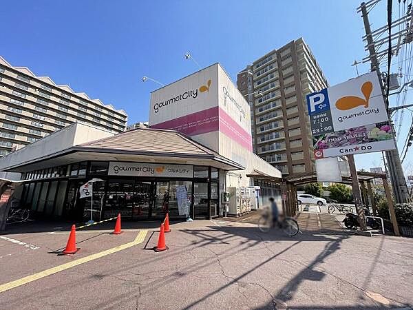 グルメシティ八尾店まで588m