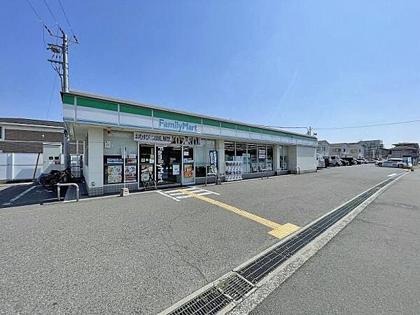 ファミリーマート八尾太田新町店まで800m