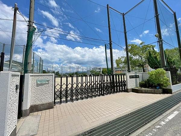 羽曳野市立河原城中学校まで681m