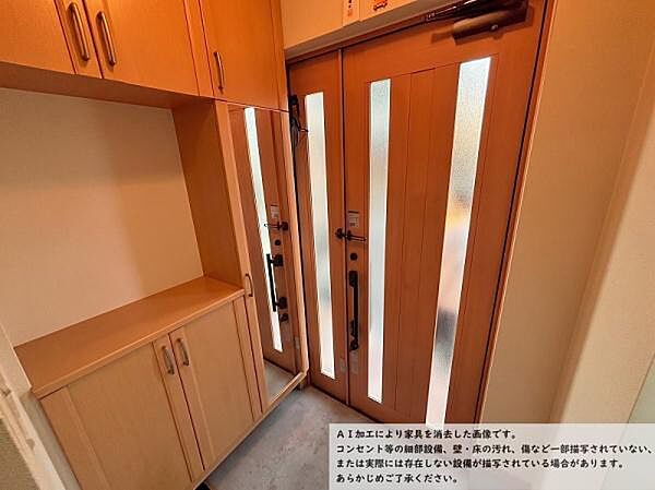 玄関入ってすぐに2階への階段・LDKへと別れておりアクセスも楽々です。