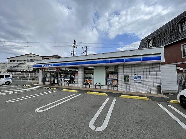 ローソン八尾楠根町店まで76m